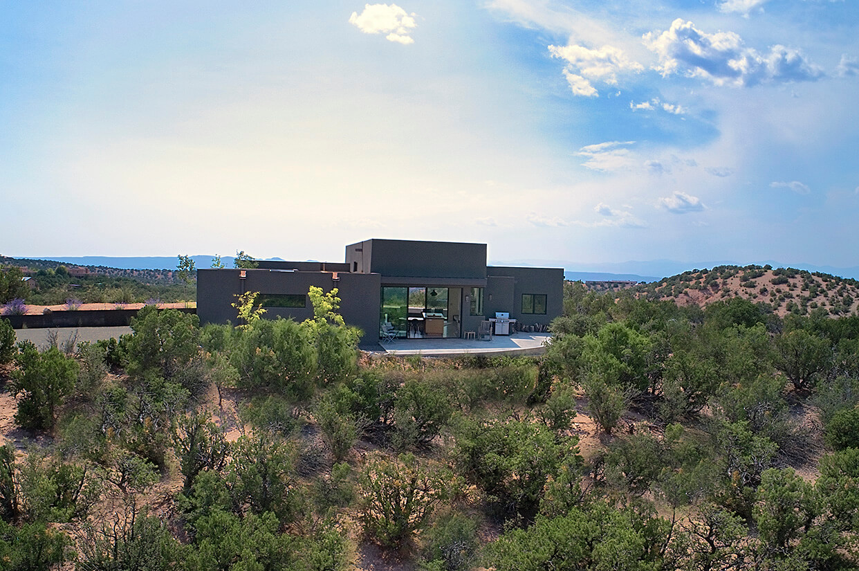 A Santa Fe-style modern home in the desert, gracefully designed by an architect.